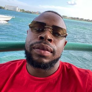 Meet your Posher, Lloyd